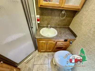 2015 Tiffin Motorhomes Allegro 35 QBA photo 29