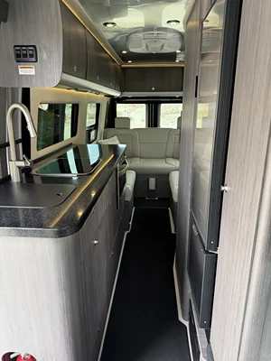 2020 AIRSTREAM INTERSTATE GRAND TOUR EXT photo 4