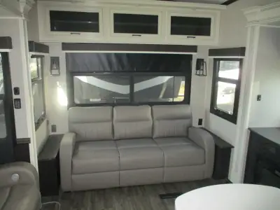 2023 Jayco Pinnacle 32RLTS photo 9
