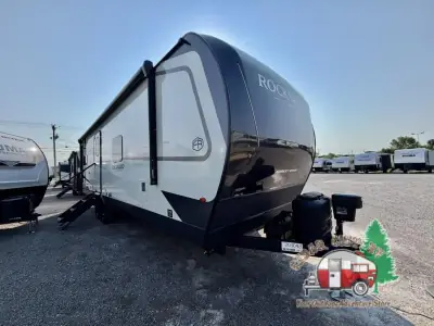 2027 Forest River Rockwood Ultra Lite 2711RK photo 3