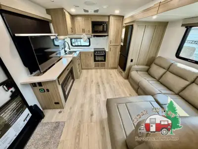 2027 Forest River Rockwood Ultra Lite 2711RK photo 17