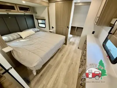 2027 Forest River Rockwood Ultra Lite 2711RK photo 27
