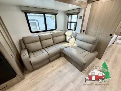 2027 Forest River Rockwood Ultra Lite 2711RK photo 26