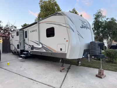 Used 2017 Eagle 324BHTS