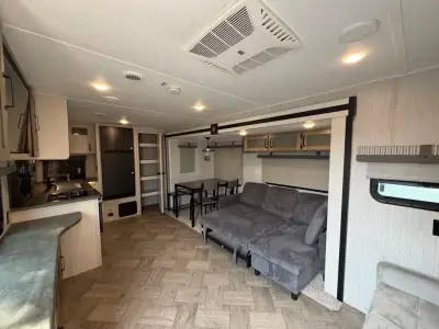 2021 Palomino Puma 28RBQS photo 2