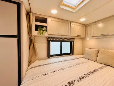 2024 Thor Motor Coach FOUR WINDS 22E photo 9