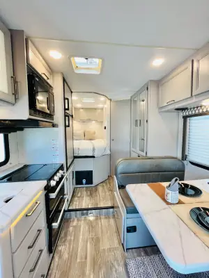 2024 Thor Motor Coach FOUR WINDS 22E photo 4