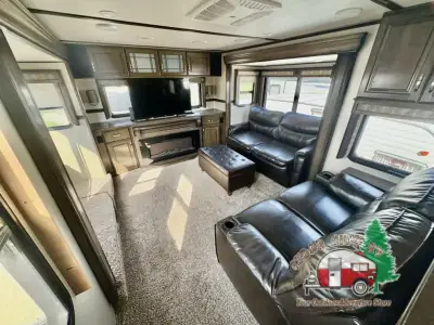 2017 Grand Design Solitude 375RES photo 17