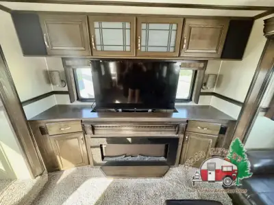 2017 Grand Design Solitude 375RES photo 18