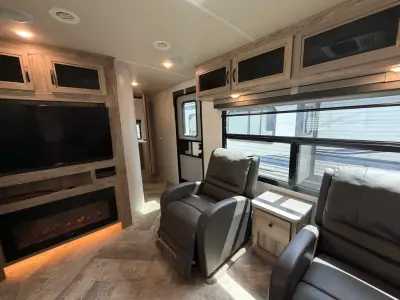 2022 Palomino SOLAIRE 304RKDS photo 10