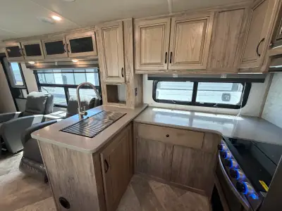 2022 Palomino SOLAIRE 304RKDS photo 4