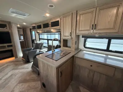 2022 Palomino SOLAIRE 304RKDS photo 18