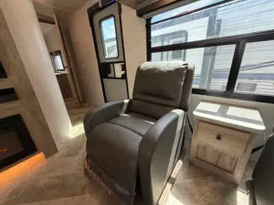 2022 Palomino SOLAIRE 304RKDS photo 12