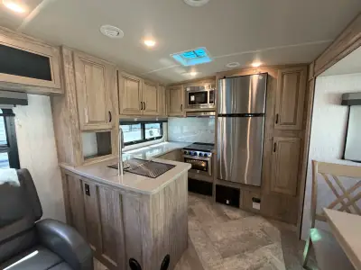 2022 Palomino SOLAIRE 304RKDS photo 14