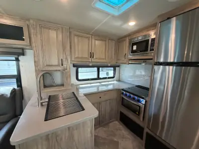 2022 Palomino SOLAIRE 304RKDS photo 16
