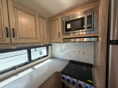 2022 Palomino SOLAIRE 304RKDS photo 17