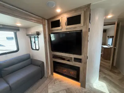 2022 Palomino SOLAIRE 304RKDS photo 25