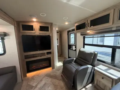 2022 Palomino SOLAIRE 304RKDS photo 11