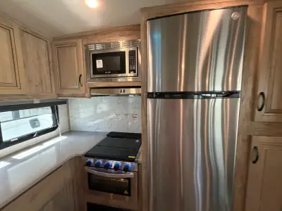2022 Palomino SOLAIRE 304RKDS photo 8
