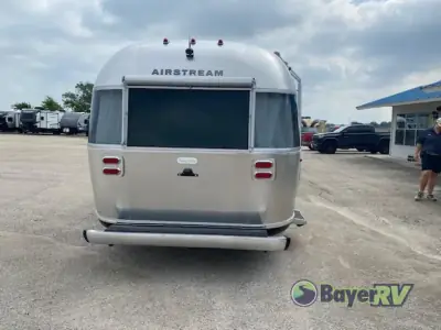 2024 Airstream Flying Cloud 27FB Twin photo 3