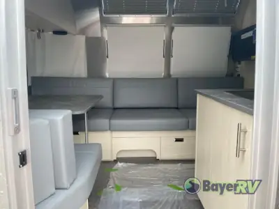2024 Airstream Flying Cloud 27FB Twin photo 7
