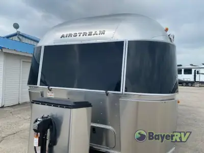 2024 Airstream Flying Cloud 27FB Twin photo 6