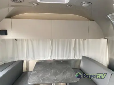 2024 Airstream Flying Cloud 27FB Twin photo 9