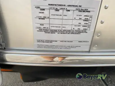 2024 Airstream Flying Cloud 27FB Twin photo 5