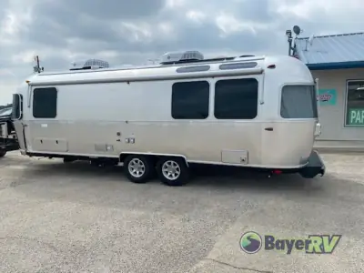 2024 Airstream Flying Cloud 27FB Twin photo 4