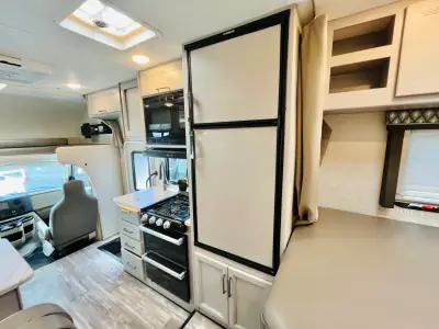 2024 Thor Motor Coach FOUR WINDS 22E photo 5