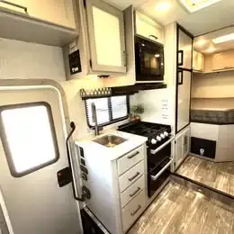 2024 Thor Motor Coach FOUR WINDS 22E photo 13