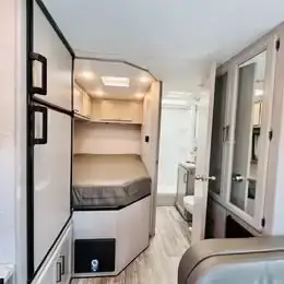 2024 Thor Motor Coach FOUR WINDS 22E photo 16