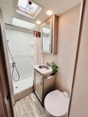 2024 Thor Motor Coach FOUR WINDS 22E photo 6