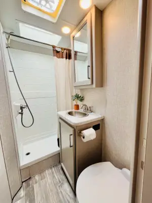2024 Thor Motor Coach FOUR WINDS 22E photo 8