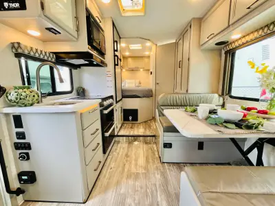 2024 Thor Motor Coach FOUR WINDS 22E photo 3