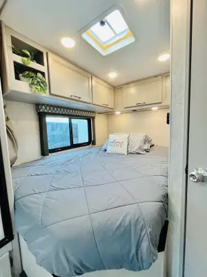2024 Thor Motor Coach FOUR WINDS 22E photo 7