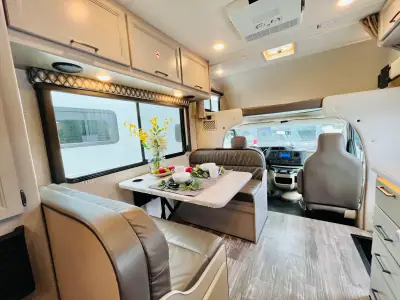2024 Thor Motor Coach FOUR WINDS 22E photo 5