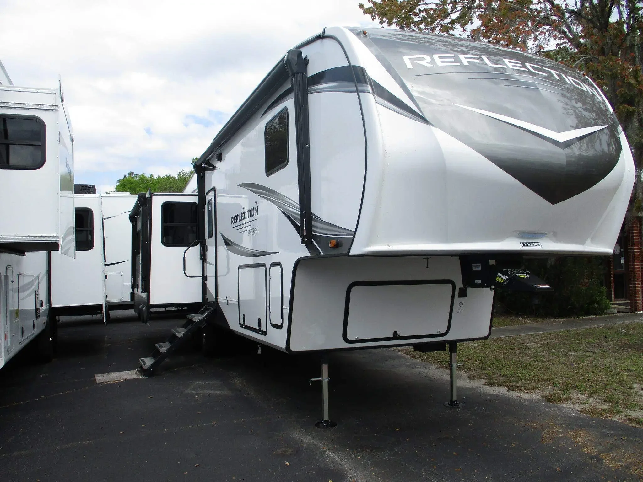 2023 Grand Design Reflection 337RLS exterior