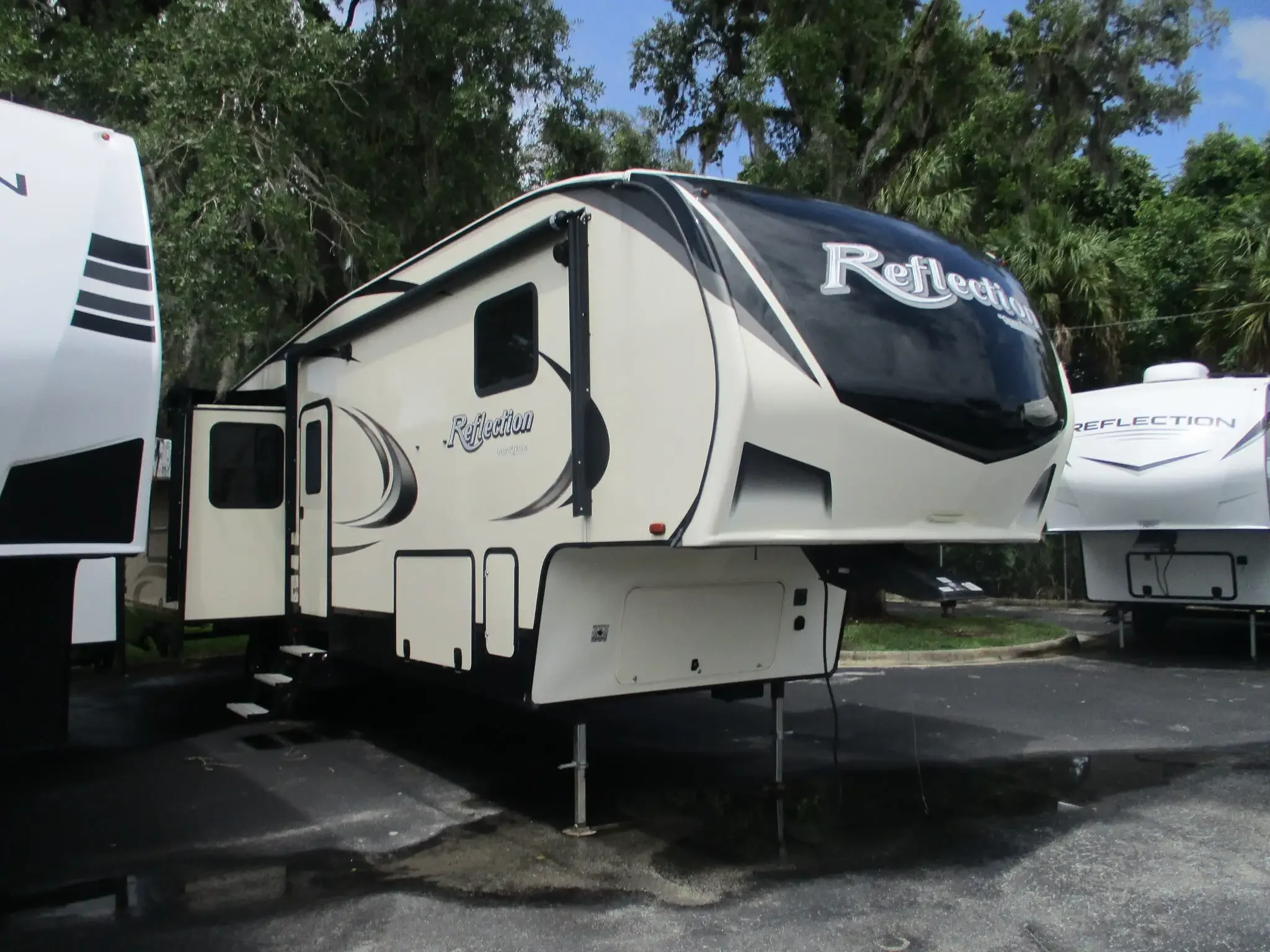 2019 Grand Design Reflection 337RLS exterior