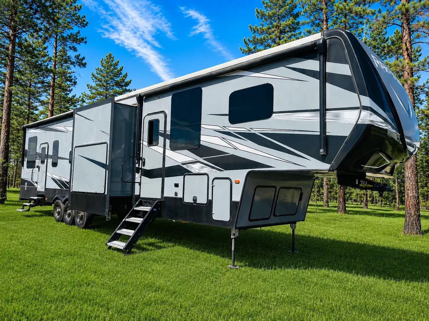 2021 Keystone Raptor exterior