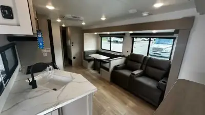 2027 Jayco Jay Flight 321BDS photo 14