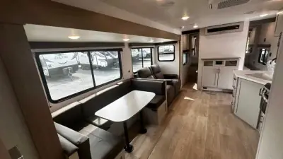 2027 Jayco Jay Flight 321BDS photo 13