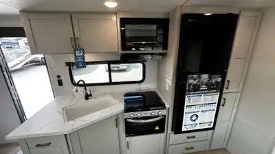 2027 Jayco Jay Flight 321BDS photo 24
