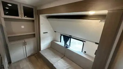 2027 Jayco Jay Flight 321BDS photo 16