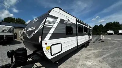 2027 Jayco Jay Flight 321BDS photo 6