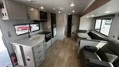 2027 Jayco Jay Flight 321BDS photo 12