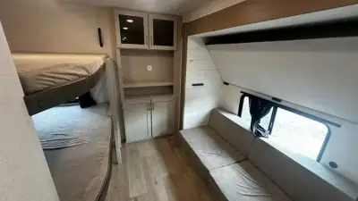 2027 Jayco Jay Flight 321BDS photo 15