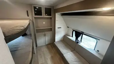 2027 Jayco Jay Flight 321BDS photo 17