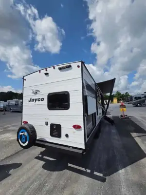 2027 Jayco Jay Flight 261BHS photo 12