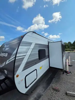 2027 Jayco Jay Flight 261BHS photo 6